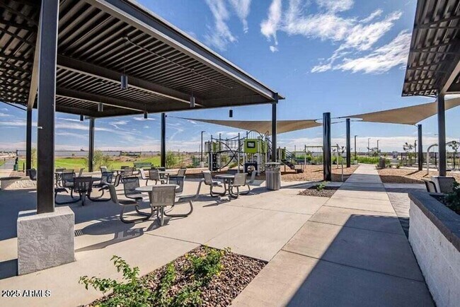 Building Photo - 3 Bedroom 2.5 Bathroom North Creek Home in Queen Creek