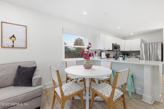 Building Photo - 420 3rd St S