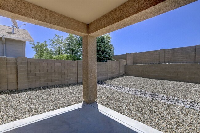 Building Photo - 3 bedrooms plus a den, 2 bath home in Brig...