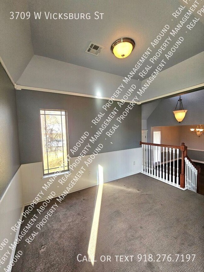 Building Photo - 3709 W Vicksburg St