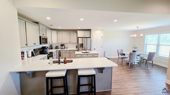 Building Photo - 627 Broderick Cir