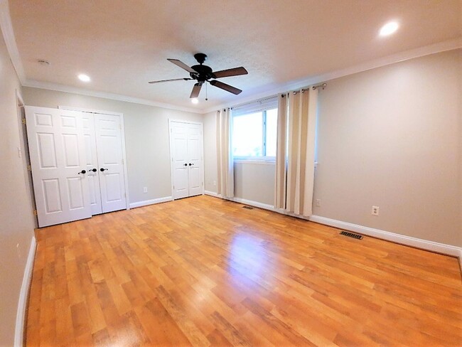 Building Photo - Lovely 3BR/3.5BA Townhouse in Timber Run V...