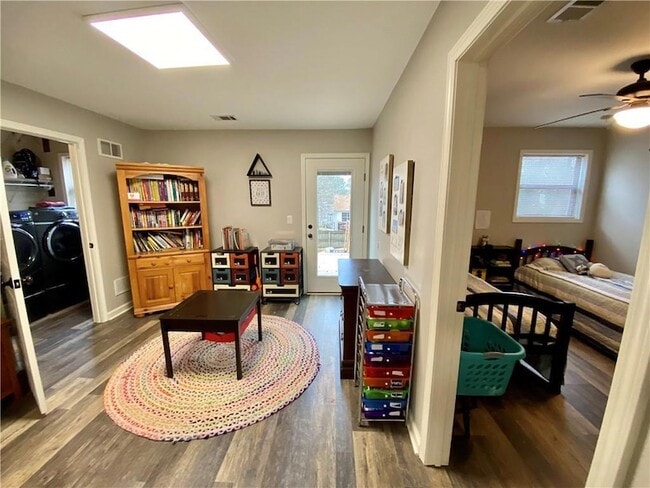 Building Photo - 1095 Mountain Springs Dr