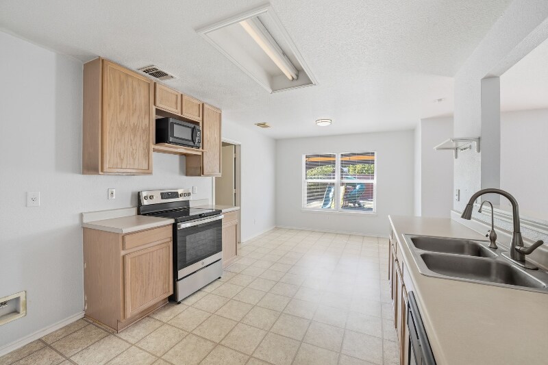 Building Photo - 535 Centro Hermosa