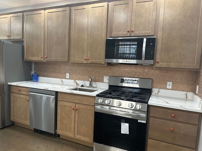 Building Photo - Beautiful, Spacious, Single Family Home fo...