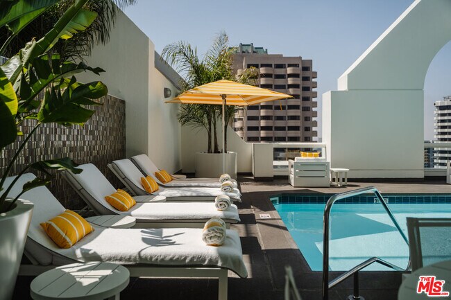 Building Photo - 10520 Wilshire Blvd