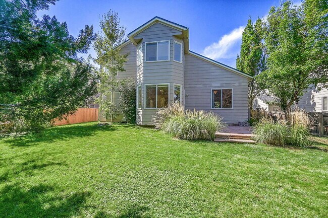 Building Photo - $3,095.00, 3-bed, 3.5-bath with bonus room...