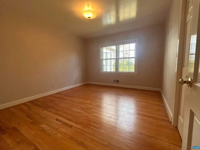 Building Photo - 214 Montvue Dr