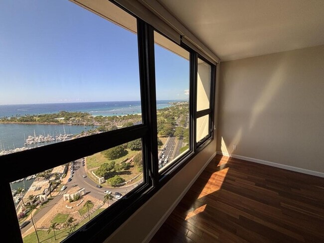 Building Photo - 1600 Ala Moana Blvd