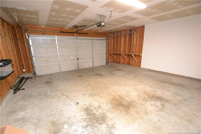 Building Photo - 1914 Sterling Hill Dr