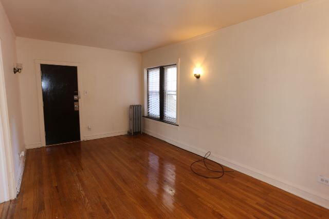 Building Photo - 2208 W Ainslie