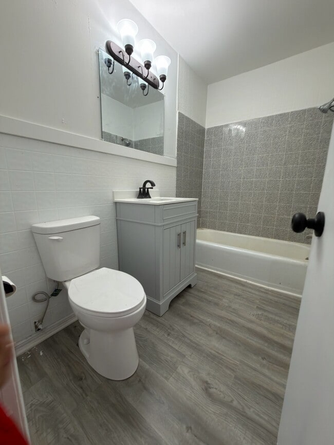 Building Photo - 312 Hill St