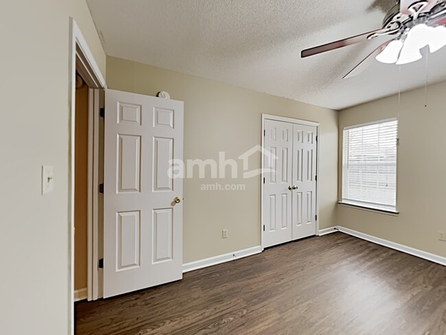 Building Photo - 8396 Cross Pointe Drive
