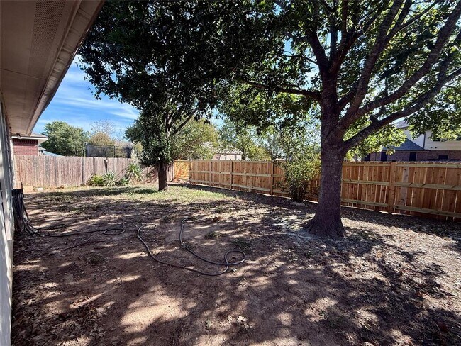 Building Photo - 186 Fresno Springs