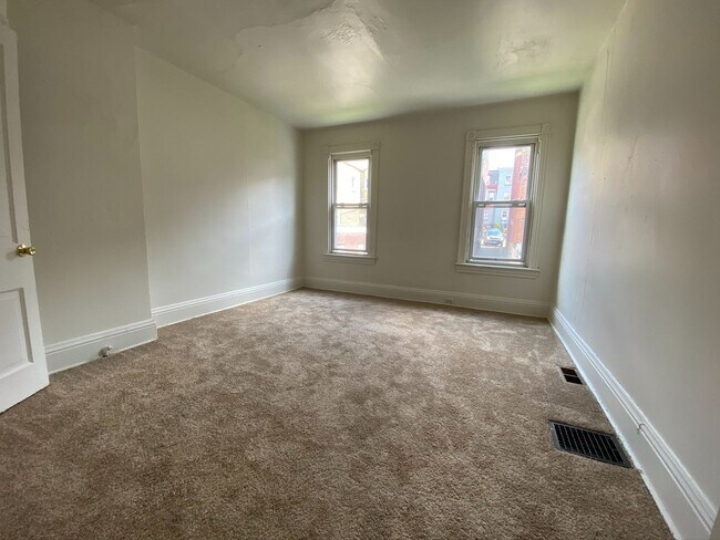 Building Photo - South Oakland 2BR Duplex with Back Yard Sp...