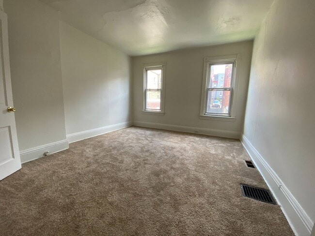 Building Photo - South Oakland 2BR Duplex with Back Yard Space! Call Today to Schedule an Appointment!