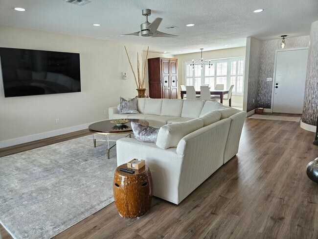 Building Photo - Annual Rental or 6+ month option - FURNISHED HEATED POOL HOME. Gorgeous 3 Bedroom, 3 Bath, 2 Car ...