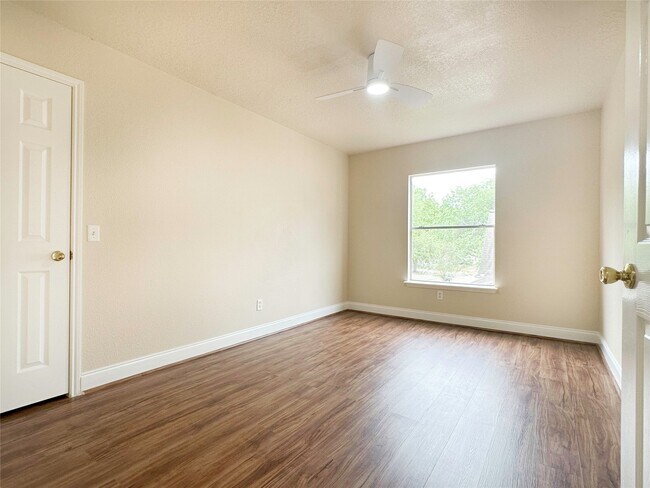 Building Photo - 20603 Apache Lake Dr