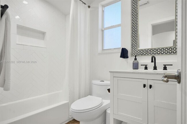 Building Photo - 2311 SW 9th Ave