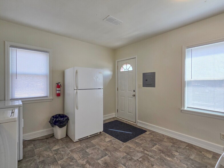 Building Photo - 3804 Johnson Ave