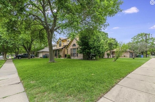 Building Photo - 306 Applewood Dr