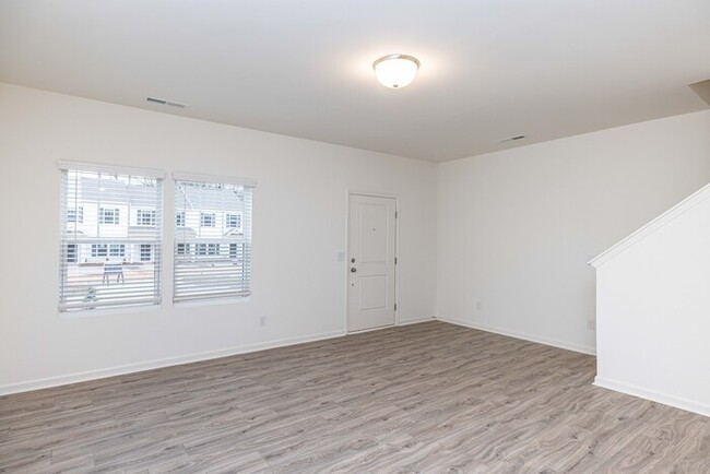 Building Photo - Townhome community with 3 br 2.5 Ba near I...
