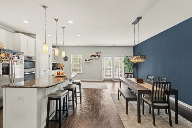 Building Photo - 4011 Zilker Park Dr