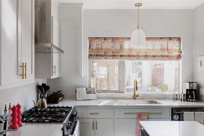 Building Photo - 2412 Wilson St