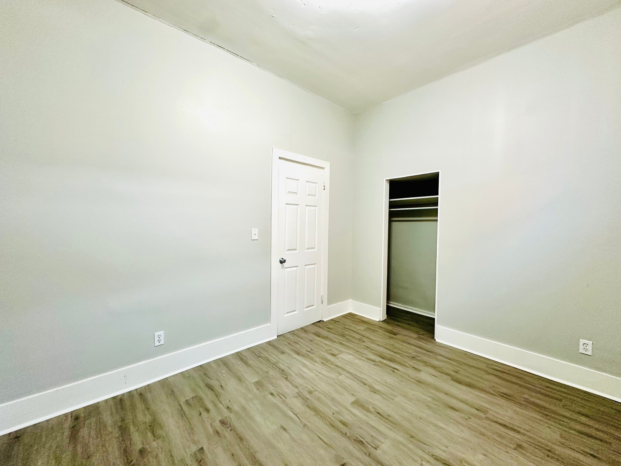 Building Photo - 2823 Garfield Ave