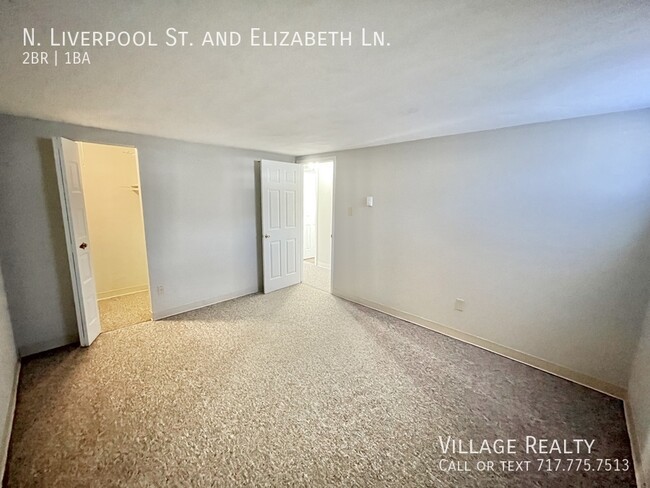 Building Photo - END-unit! Affordable 2-Bed Convenient to I...