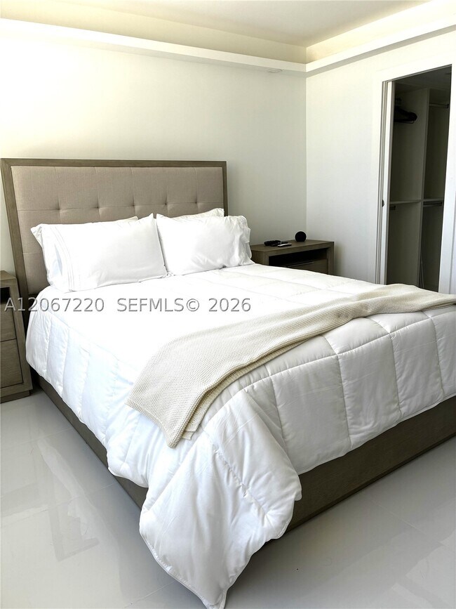 Building Photo - 6917 Collins Ave