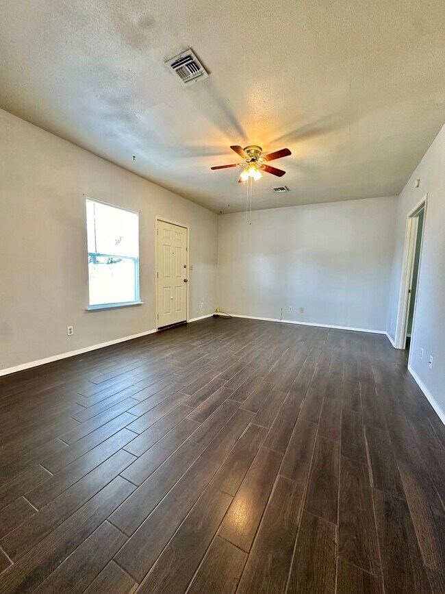 Building Photo - COMING SOON - Spacious 1-Bedroom Detached Apartment! *ALL UTILITIES INCLUDED*