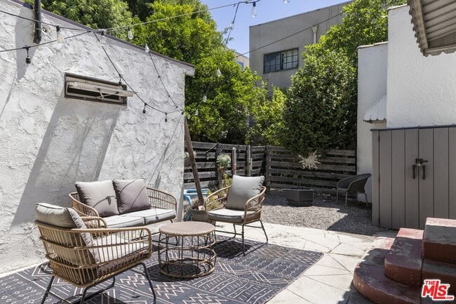 Building Photo - 11269 La Maida St