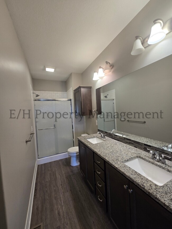 Building Photo - 2220 E Village Estates Dr