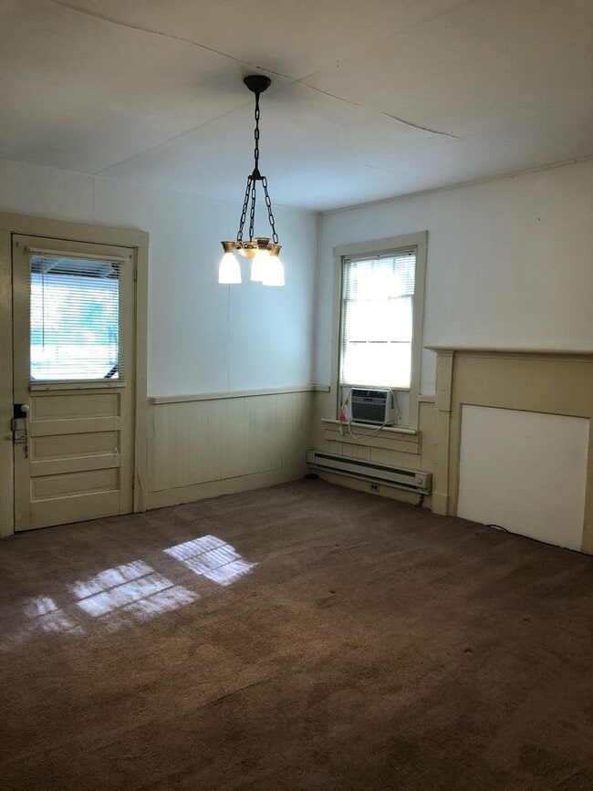 Building Photo - Fully Renovated Farmhouse in Moseley