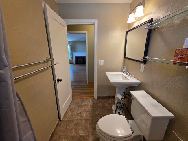 Building Photo - Charming Bungalow in La Loma neighborhood!