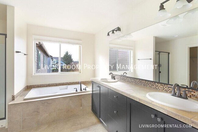 Building Photo - 10108 NE 139th Ave