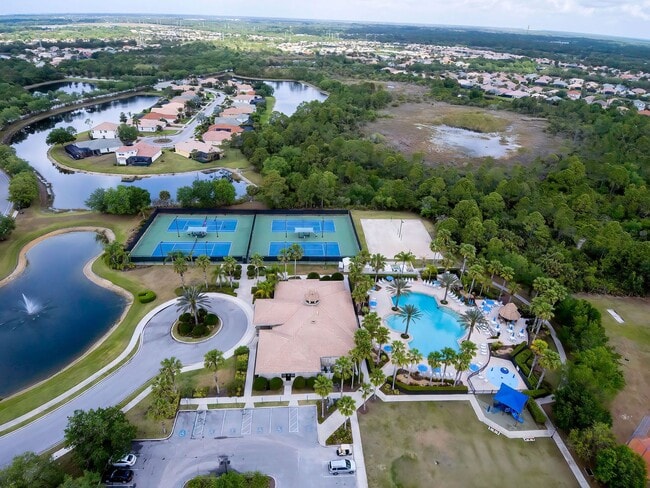 Building Photo - Stoneybrook at Venice; 4bd/2ba home