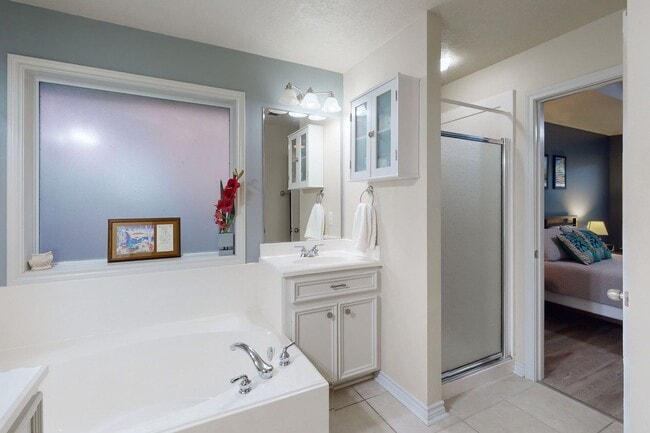 Building Photo - 3 bedroom, 2 bathroom home in the Castlega...