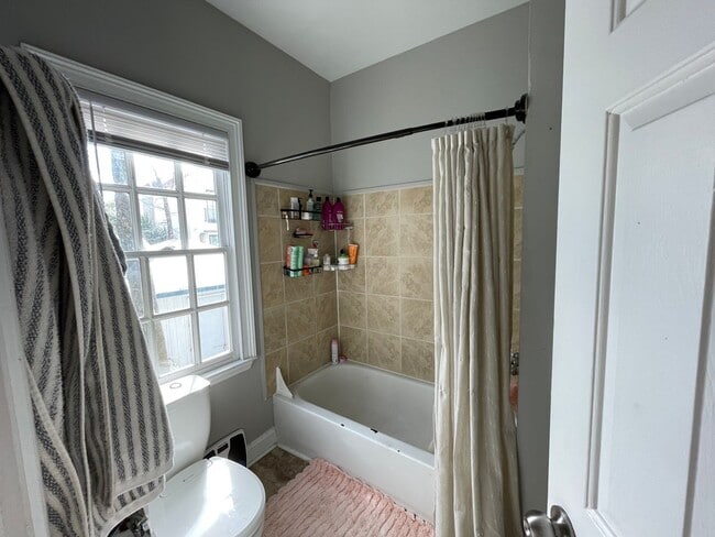 Building Photo - 183 Smith St