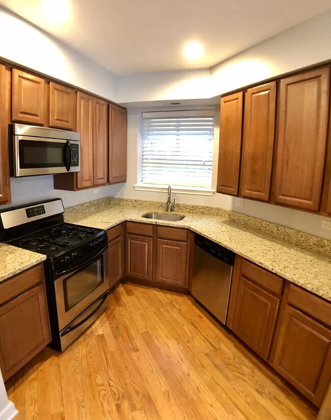 Building Photo - 2341 N Albany Ave