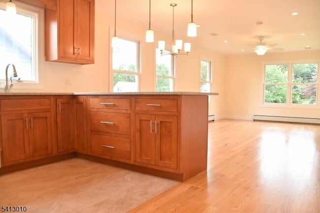 Building Photo - 52 Hill St