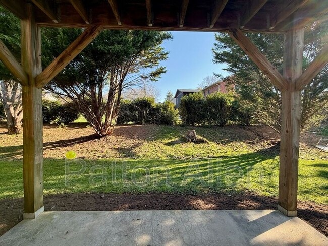 Building Photo - 10 Zell Ln