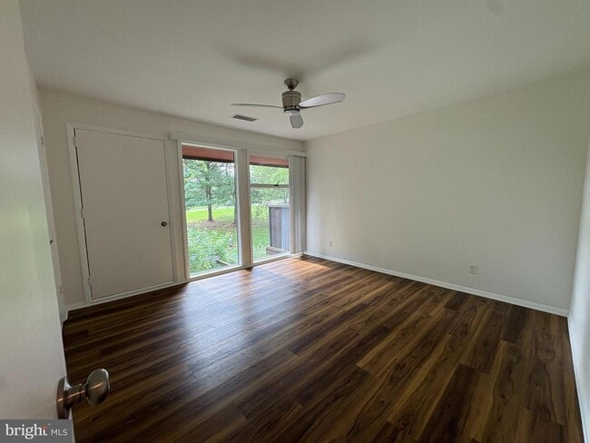 Building Photo - 50 Darien Way