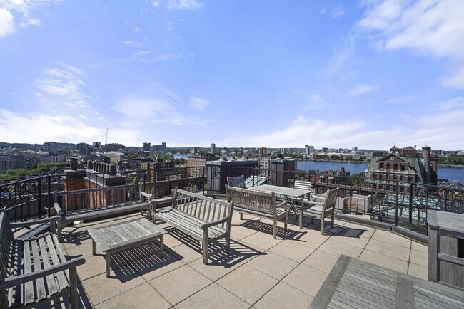 Building Photo - 424 Marlborough St