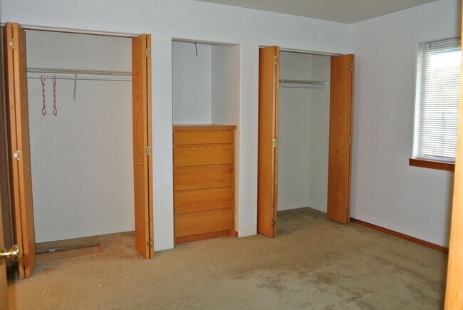 Building Photo - Spacious 3-bedroom, 1 bath home in Albany