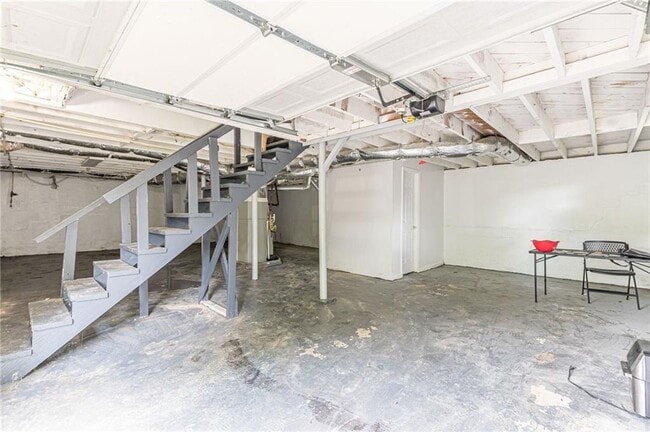 Building Photo - 350 Brooks Ave SW