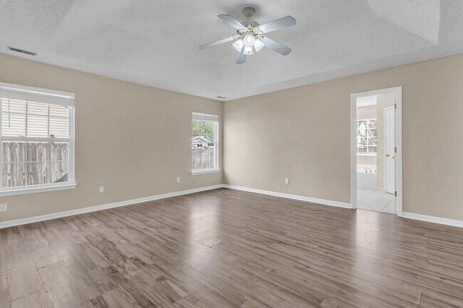 Building Photo - 1004 Cobblestone Blvd