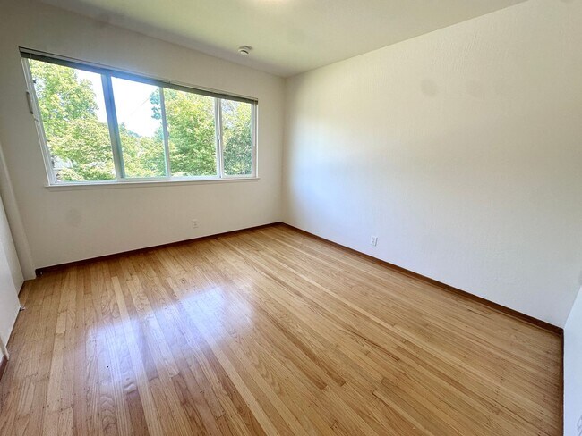 Building Photo - Charming Terra Linda Home in San Rafael