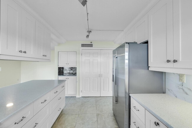 Building Photo - 374 Golfview Rd